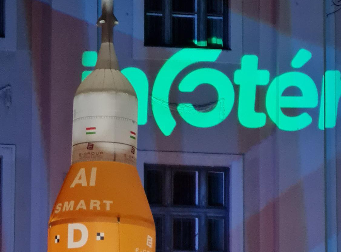 Infotér rocket